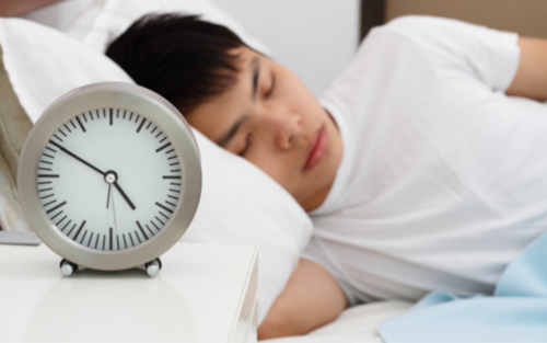 Asthma and allergies may be more common in teens who stay up late - article image