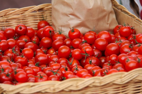Eating more fruits and tomatoes may slow lung function decline in ex-smokers - article image