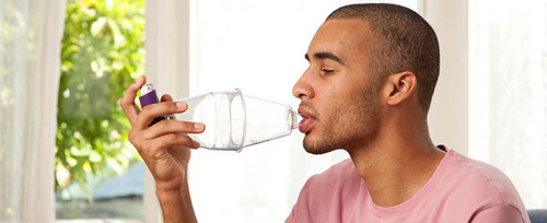 Standard inhaler colours may reduce asthma deaths, report finds - article image