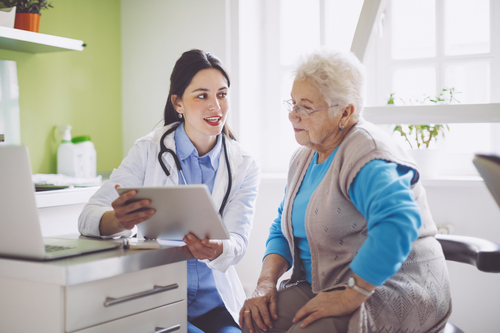 CPAP reduces hypersomnia and sleep-related symptoms in elderly patients - article image