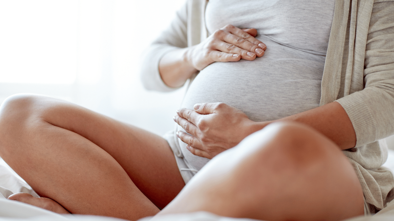 Mums exposed to air pollution give birth to smaller babies, but living in a greener area may mitigate the risks - article image