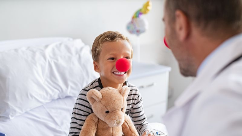 Medical clowns shorten hospital stays for children with pneumonia - article image